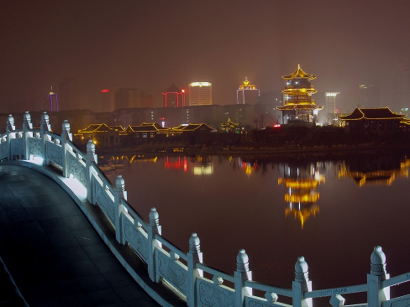 夜游东昌湖